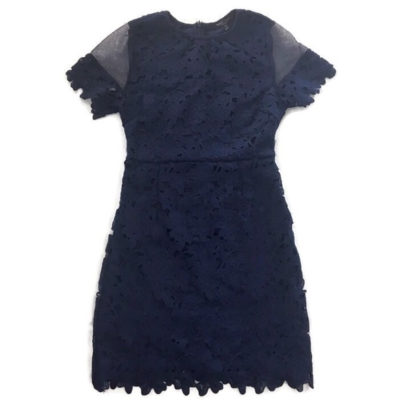 Romeo + Juliet Couture Lace Dress - Picture 2 of 8